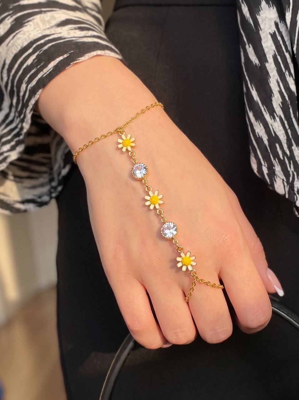Gold Daisy Hand Chain