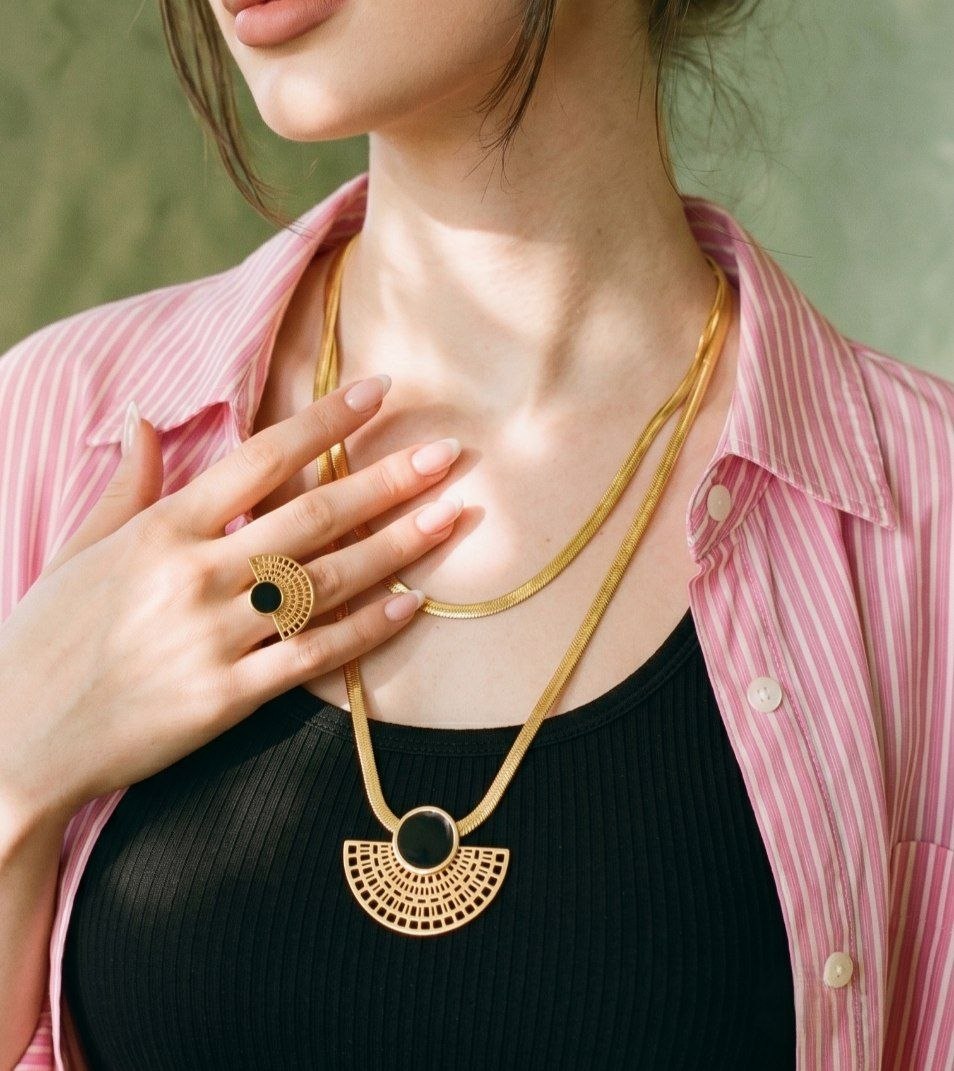 Set Sunburst Onyx Necklace
